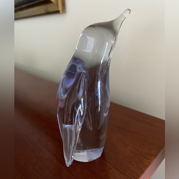 Neodymium Alexandrite Glass Penguin Subtle Color Change Art Glass - Picture 4 of 10